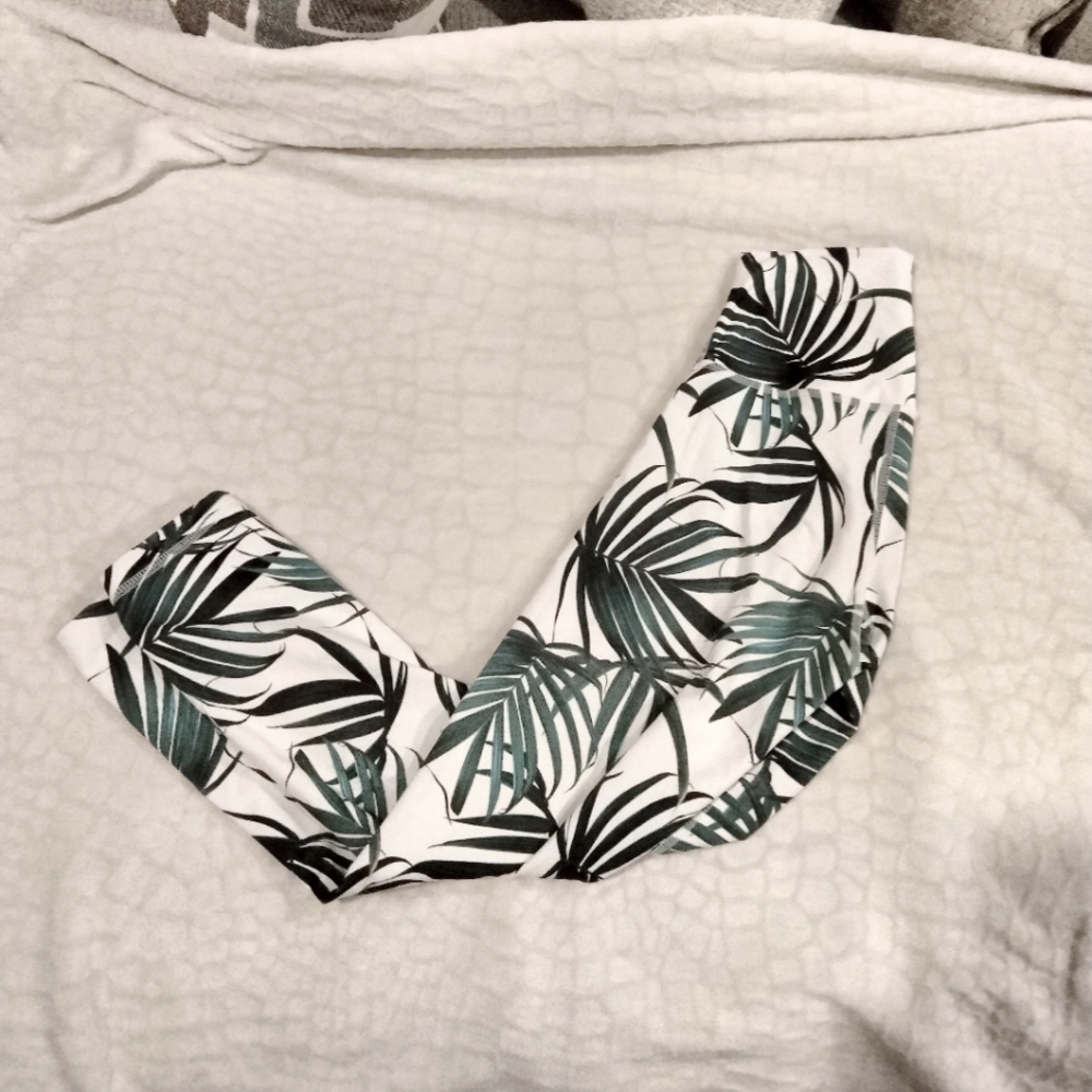 DYI Define Your Inspiration Tropical Palm Leaf High Rise Crop Leggings